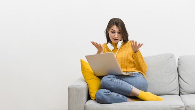 confused woman with laptop